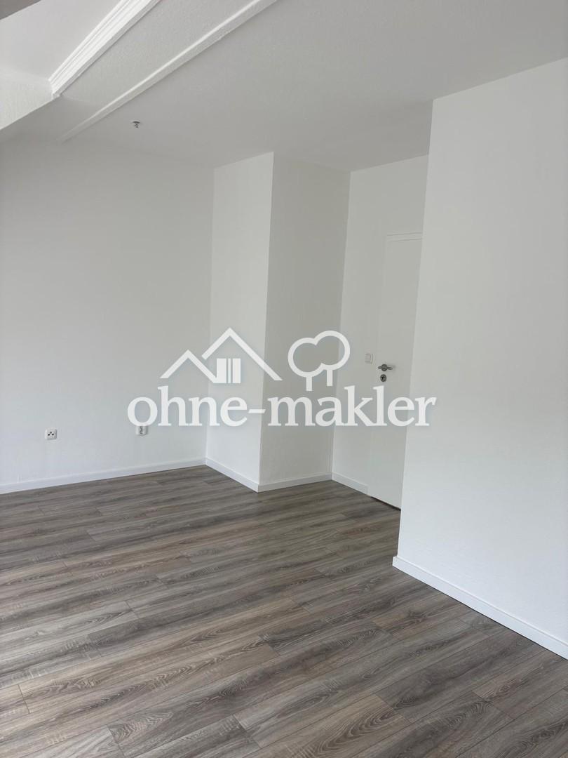 Helle ruhige 2 Zimmer Dachwohnung im 1.OG mit Blick ins Grüne, Einbauküche, großer Balkon - Foto 1