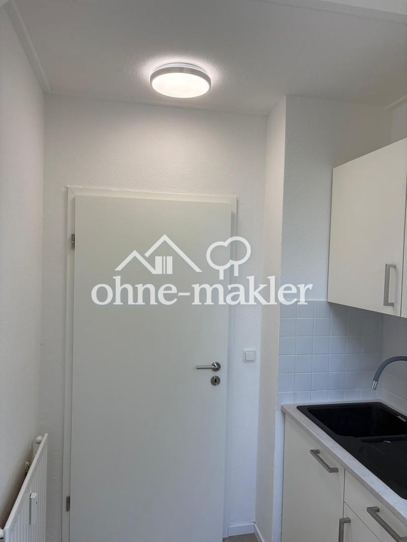 Helle ruhige 2 Zimmer Dachwohnung im 1.OG mit Blick ins Grüne, Einbauküche, großer Balkon - Foto 2