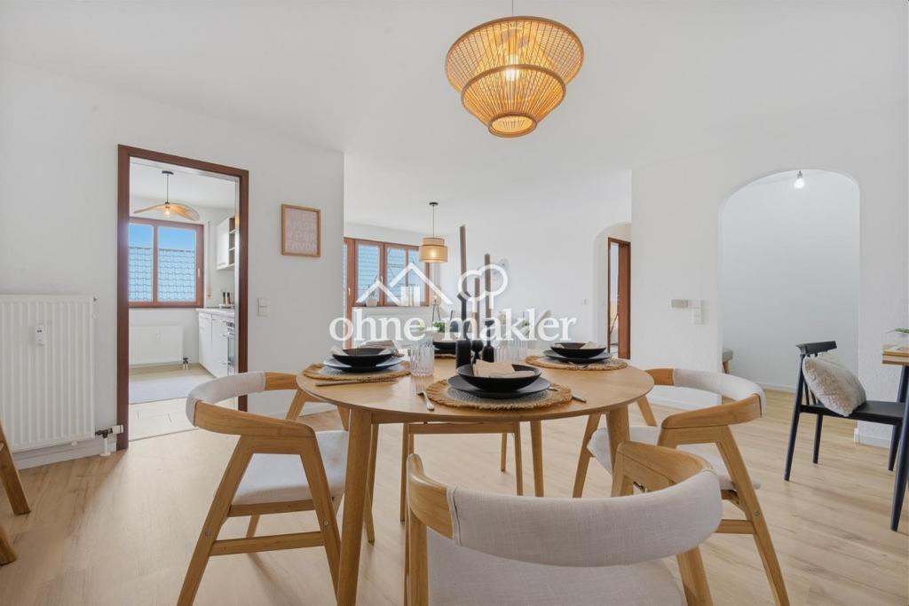 Renovierte 2,5-Zimmer-Wohnung mit Balkon, Einbauküche und Tiefgaragenstellplatz in Ostfildern - Photo 3