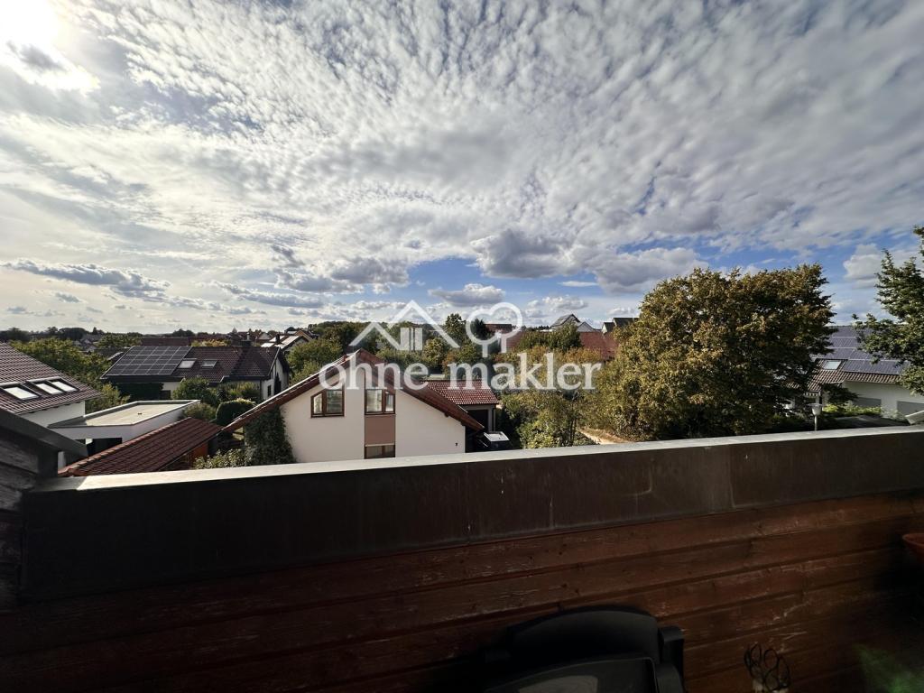 Wohnen mit Weitblick: Helle 2-Zi.-Dachgeschosswohnung mit Balkon - Foto 1