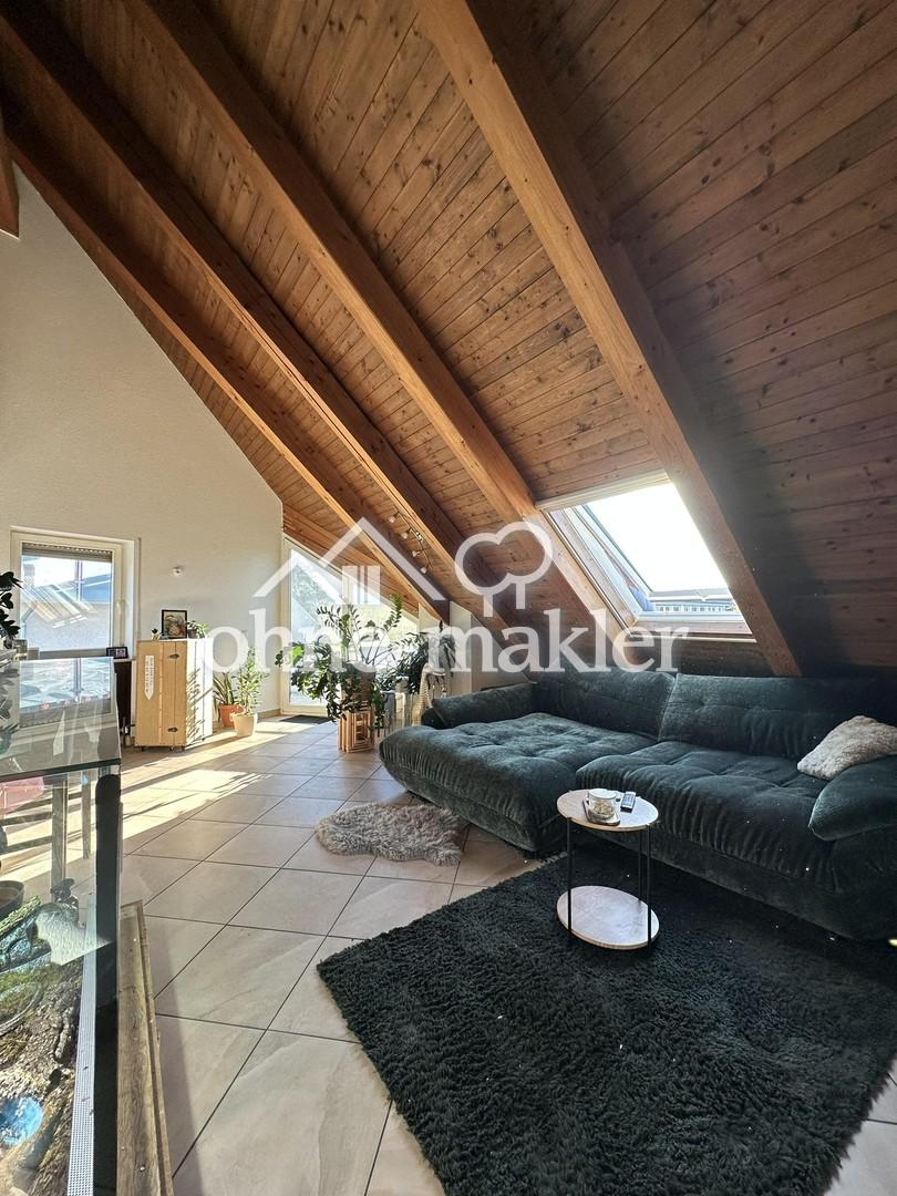 Charmante DG-Maisonettewohnung mit Galerie, Balkon, TG-Stellplatz und Keller in Weinstadt-Endersbach - Photo 2