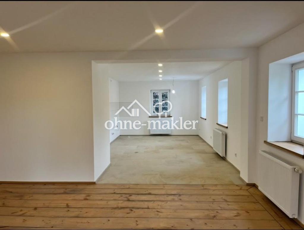 Lichtdurchflutete 4,5 Zimmer Galerie-Mansardenwohnung im historischen Dreiseithof in Gilching - Foto 1