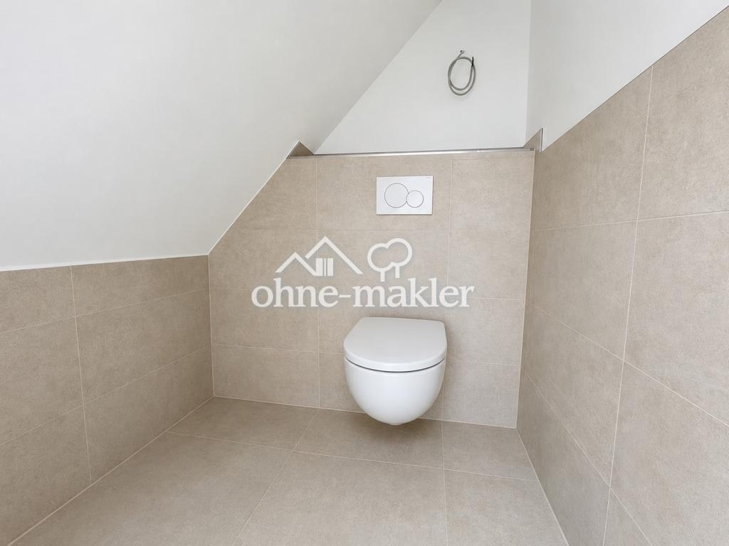Hochwertiger Erstbezug im Dachgeschoss mit Einbauküche - ca. 95 m² - mit Stellplatz in ruhiger Lage - Photo 2
