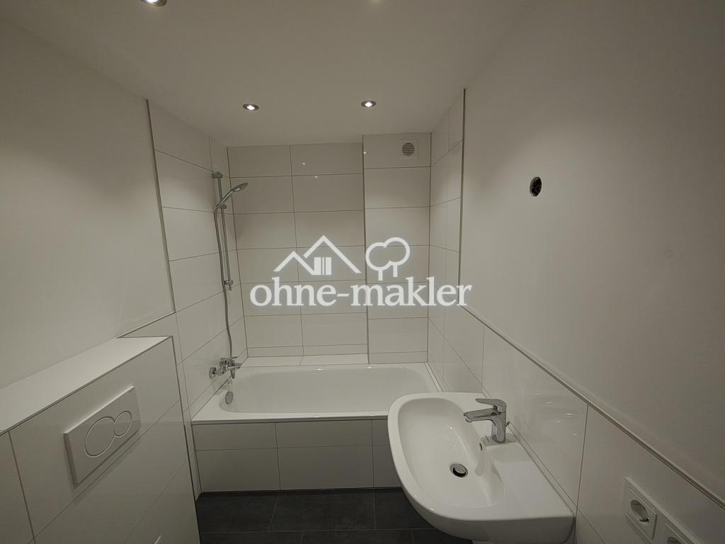 Erstbezug nach Sanierung! 3-Zimmer Wohnung mit Balkon in sehr guter zentraler Lage - Photo 1