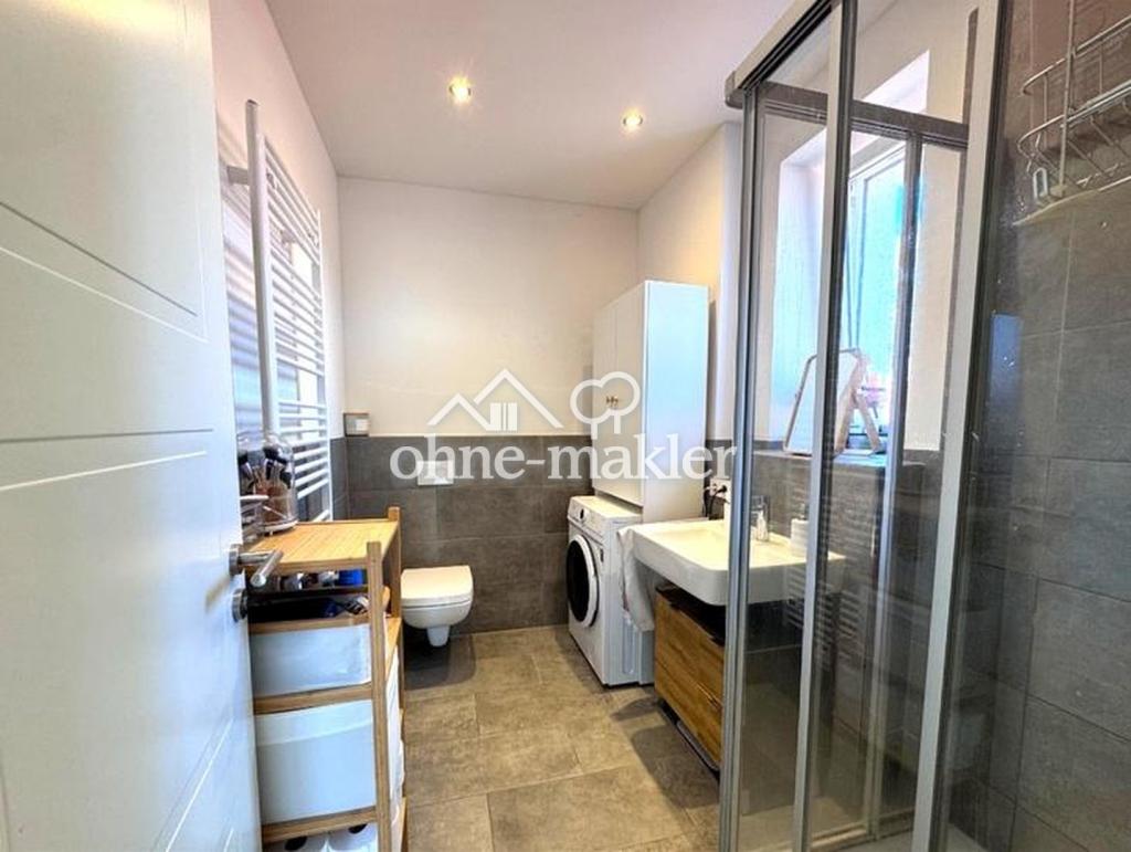 Helle 2-Zi-Wohnung mit historischem Flair - modernisierter Altbau mit Einbauküche und Tageslichtbad - Photo 5