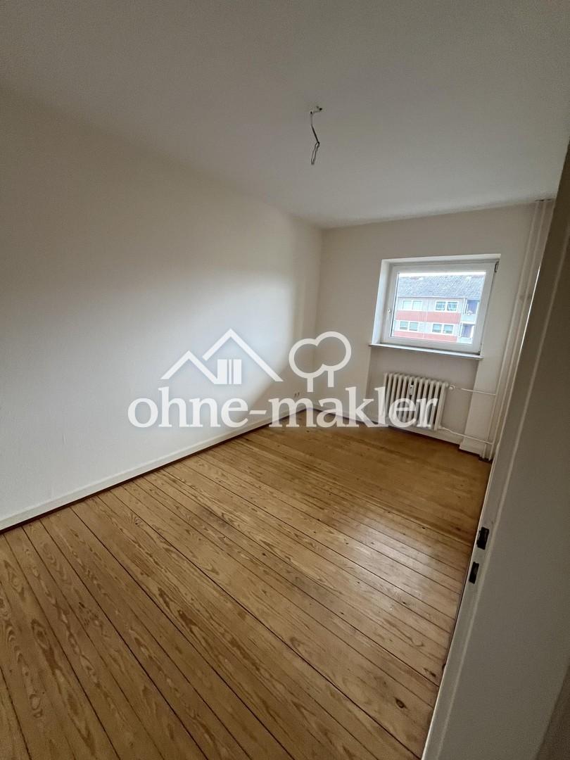 Lichtdurchflutete 4-Zimmerwohnung mit Balkon und Einbauküche zu sofort zu vermieten. - Photo 3