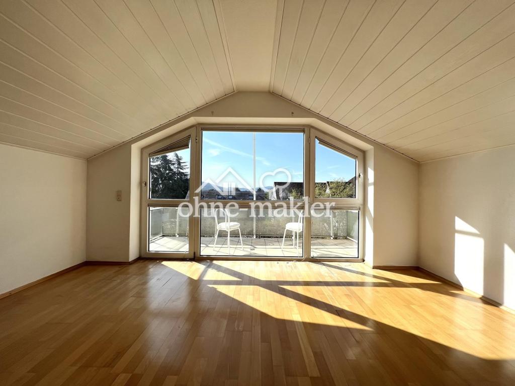 Großzügige 4-Zimmer-Dachgeschoss-Maisonette mit Süd-Balkon und Fernblick - Photo 2