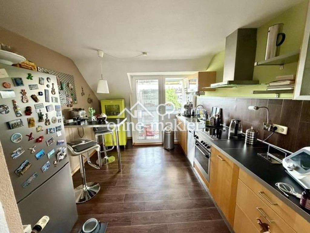 Helle Dachgeschosswohnung mit Loggia und Einbauküche - Photo 3