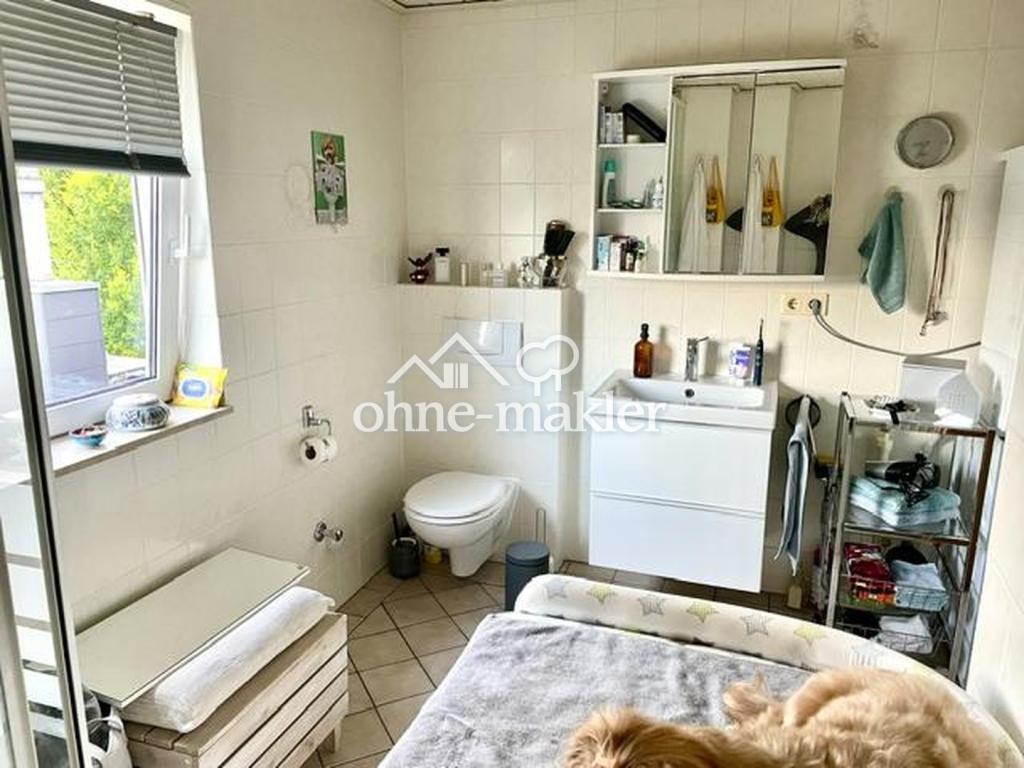 Helle Dachgeschosswohnung mit Loggia und Einbauküche - Photo 5