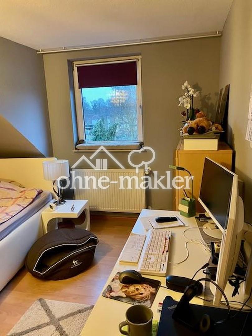 Helle Dachgeschosswohnung mit Loggia und Einbauküche - Photo 2