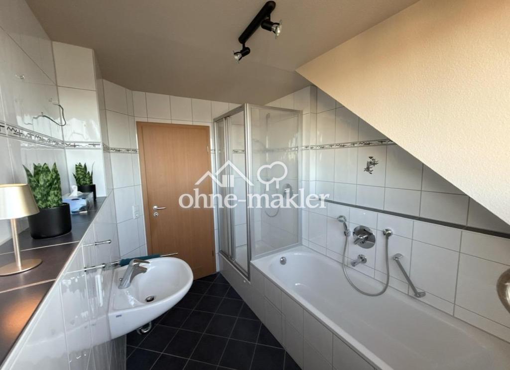 Helle 3-Zi.-Maisonette (79 m²) mit Südbalkon, 2 Bädern, EBK & TG in Nufringen - Photo 4