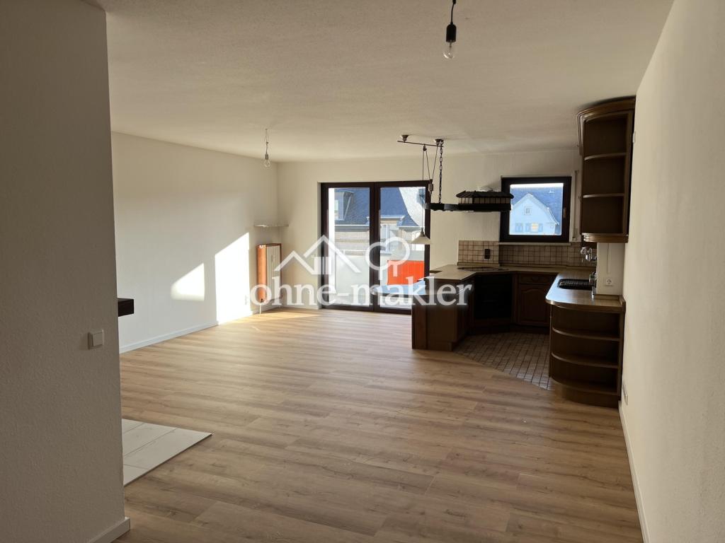 Offene 2-Zimmer-Wohnung mit Balkon und Blick auf den Johannisberg - Photo 1
