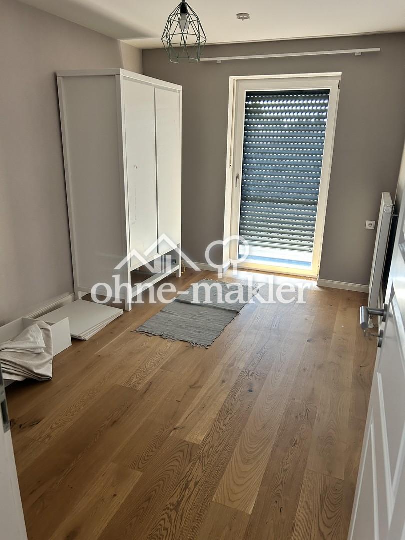Moderne, helle und offene Doppelhaushälfte mit Garten - Photo 2
