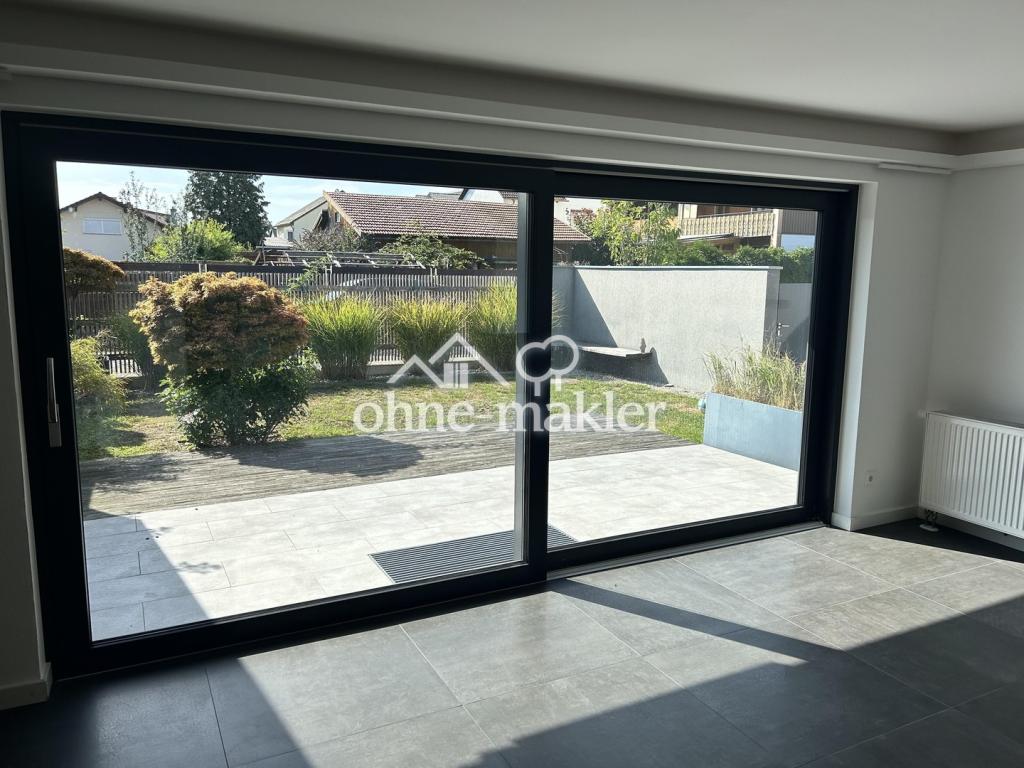 Moderne, helle und offene Doppelhaushälfte mit Garten - Photo 1