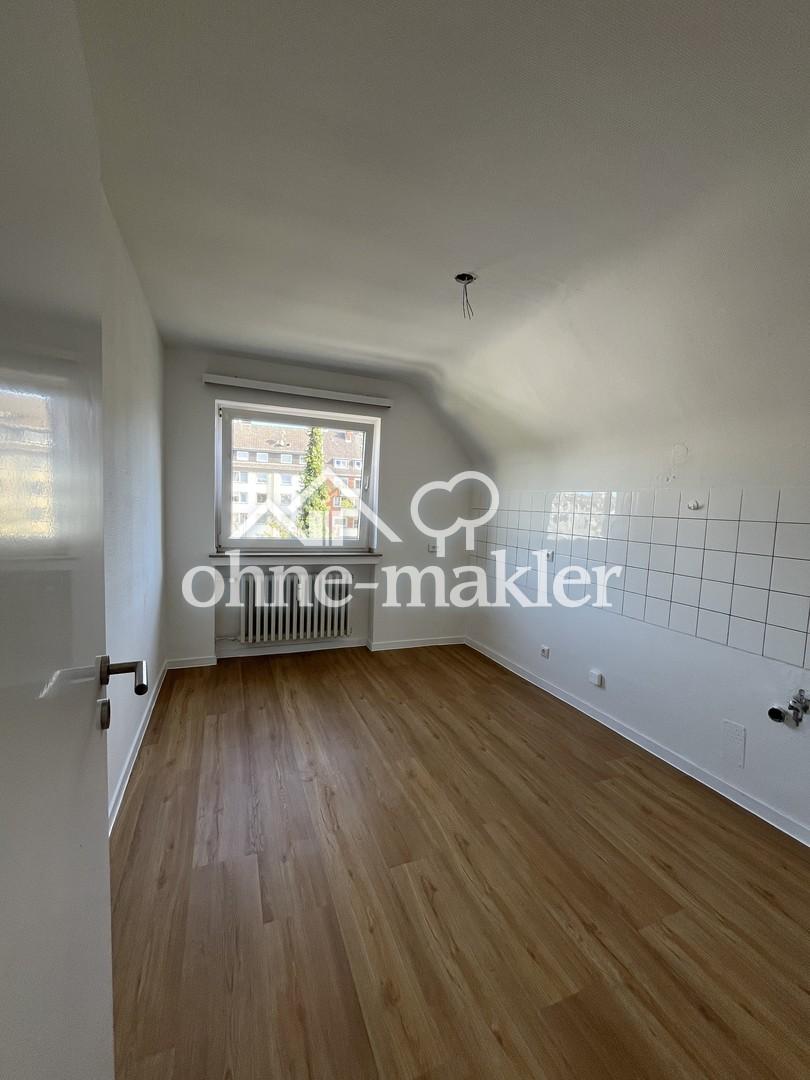 Frisch sanierte 2-Zimmer-Wohnung mit Balkon unter hohem Giebel - 110 m zum Rhein - Foto 2