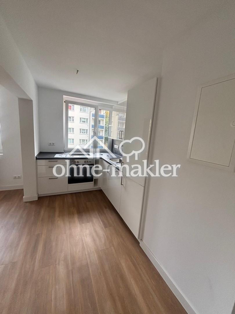 Helle, modernisierte 2-Zimmer-Wohnung mit Balkon und Einbauküche - Foto 1