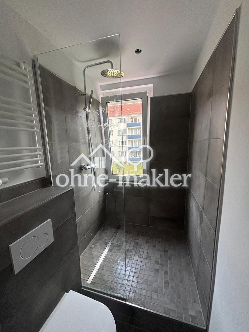 Helle, modernisierte 2-Zimmer-Wohnung mit Balkon und Einbauküche - Foto 3