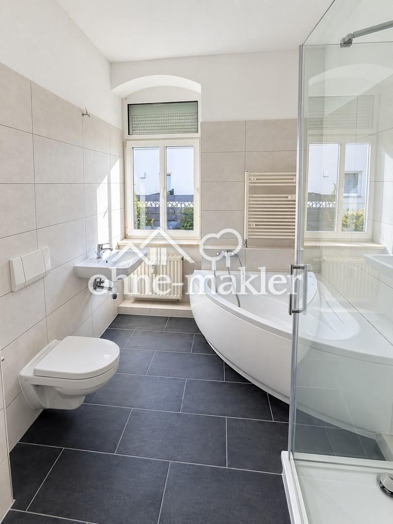 Helle 2-Zimmer-Altbauwohnung mit modernem Bad – Wanne & Dusche - Photo 5