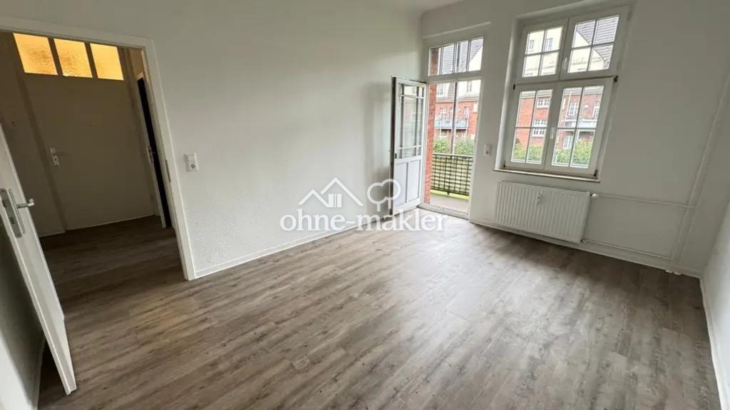 Wohnen mit Geschichte & Grünblick – modernisierte 2-Zimmer-Wohnung mit Balkon und Uhrenturmblick - Photo 1