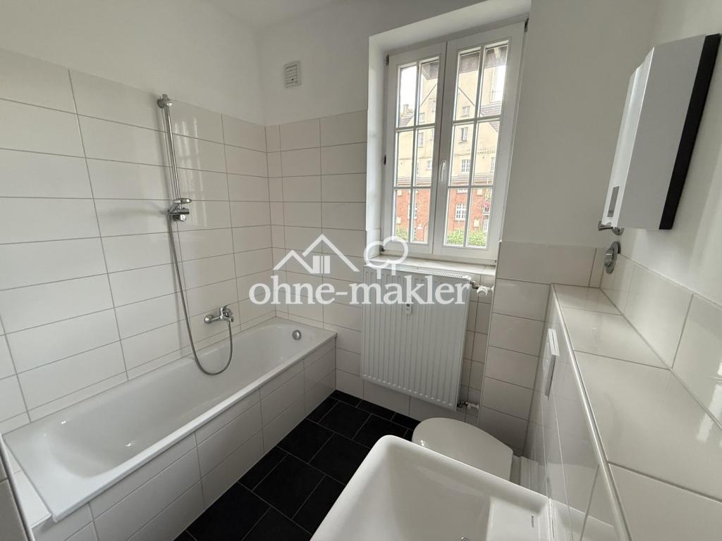 Wohnen mit Geschichte & Grünblick – modernisierte 2-Zimmer-Wohnung mit Balkon und Uhrenturmblick - Photo 5
