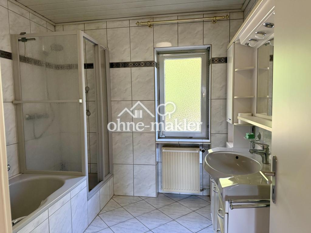 Wohnen in renoviertem Einfamilienhaus mit Zugang ins Grüne, Garage und Gartenhaus - Photo 4