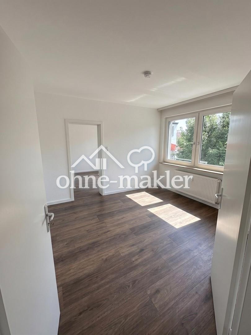Kernsanierte 4 Zimmer Wohnung mit Balkon & Aufzug - Foto 1