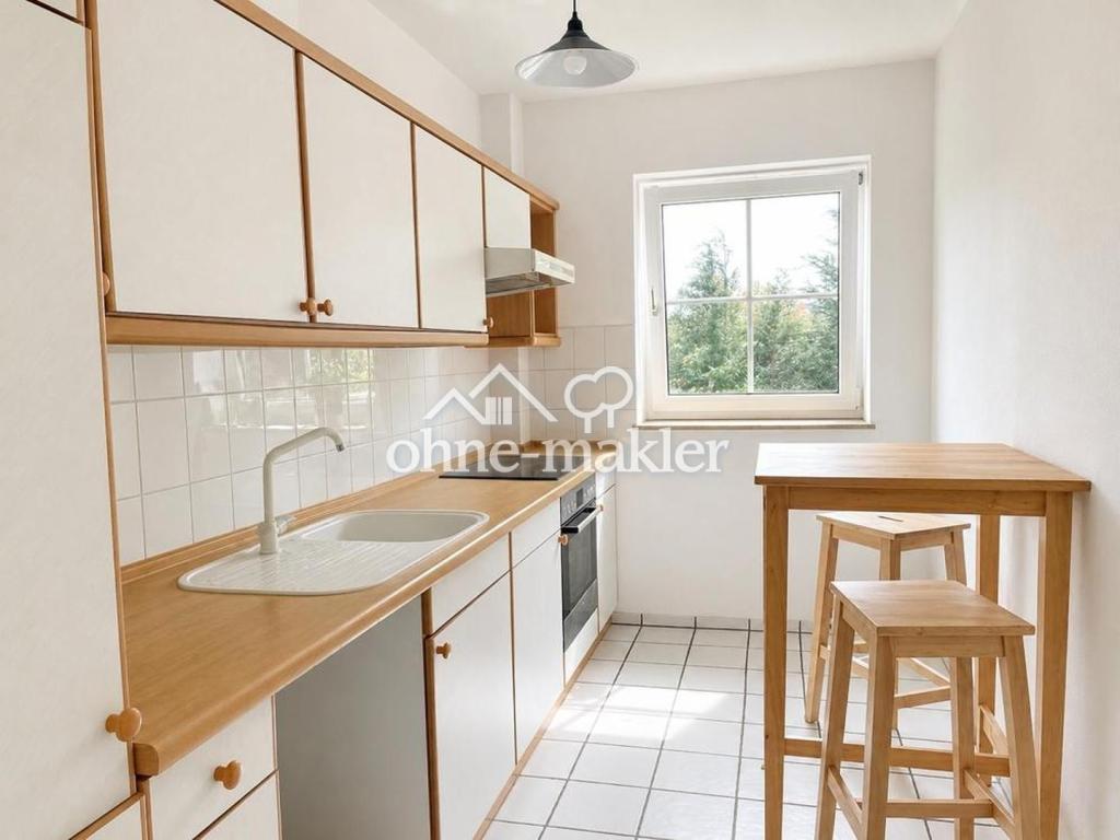 Helle 2-Zimmer-Dachgeschosswohnung mit Balkon und Einzelgarage in ruhiger Lage von Hamburg-Bramfeld - Photo 3