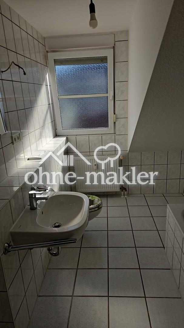 Helle 2-Zimmer-Dachgeschosswohnung mit Loggia & Tiefgarage - Foto 2