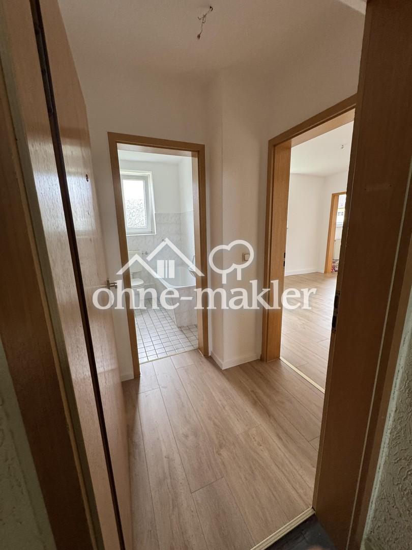 helle 3 Zimmer mit neuem Boden, frei ab sofort - Foto 3