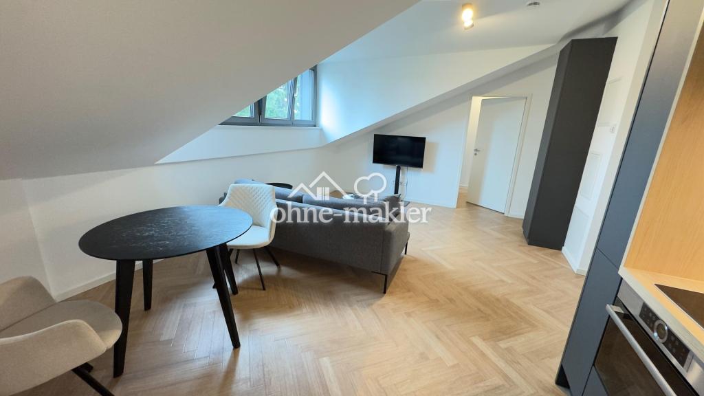 Möbliert & sofort verfügbare 2-Zimmer-Dachgeschoss-Mietwohnung in Perlach - Photo 1