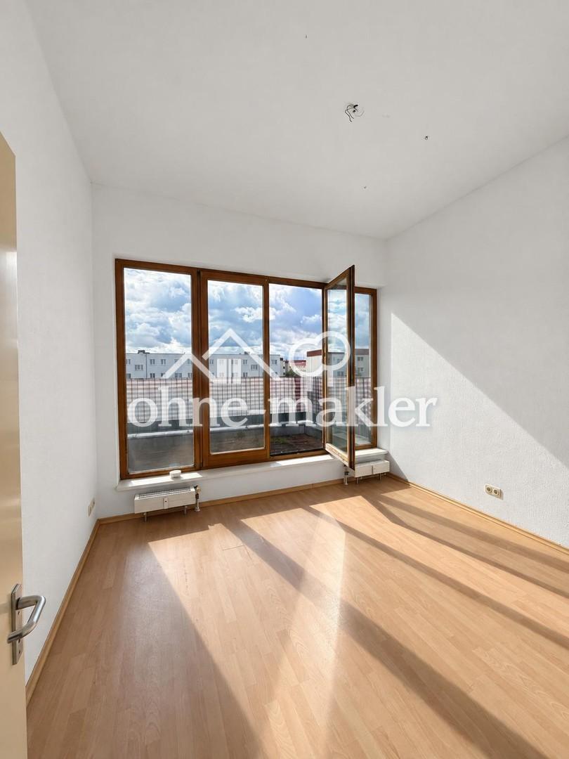 Dachgeschoss mit rund 28 m² Terrasse über die ganze Breite, 3 Zimmer, wenige Minuten zum Bahnhof - Foto 1