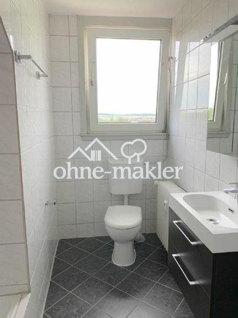 Ruhige und gepflegte DG­-Wohnung mit EBK, fußläufig zur S­-Bahn - Photo 4