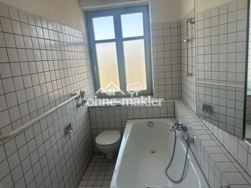 Charmante 2-Zimmer-Wohnung mit großzügigem Dachstudio, Balkon & Einbauküche in Vierkirchen - Photo 3