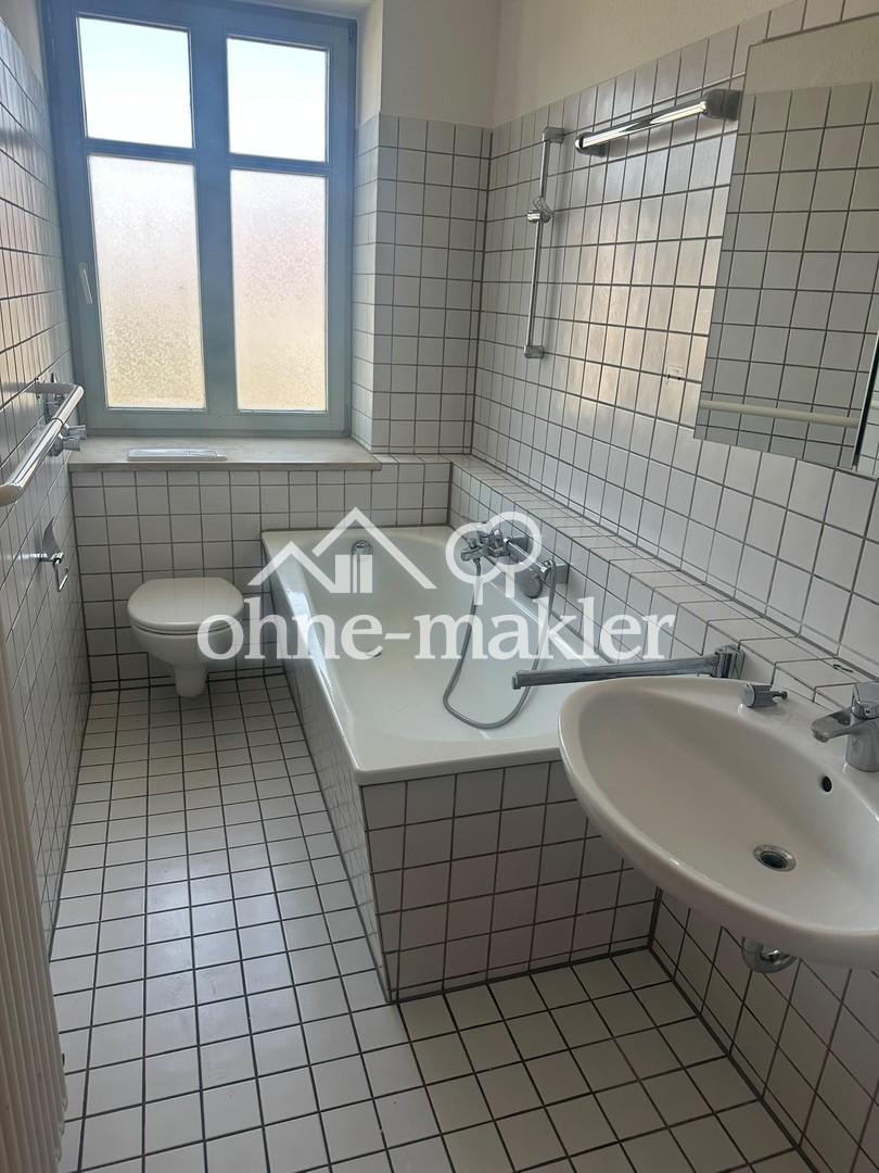 Charmante 2-Zimmer-Wohnung mit großzügigem Dachstudio, Balkon & Einbauküche in Vierkirchen - Photo 2