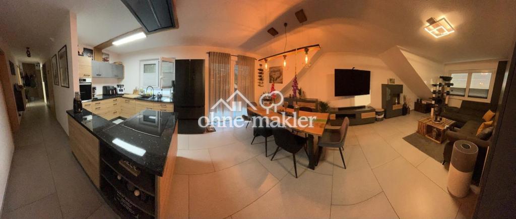 wunderschön geschnittene, lichtdurchflutete 3 Zi. DG- Wohnung - Photo 1