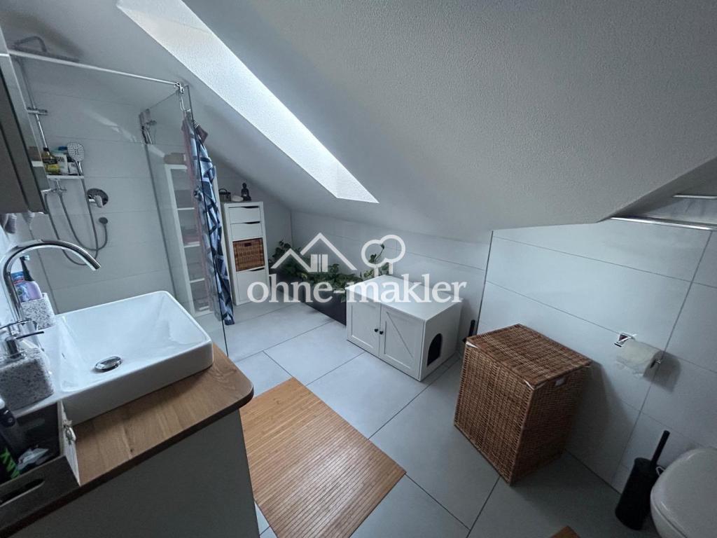 wunderschön geschnittene, lichtdurchflutete 3 Zi. DG- Wohnung - Photo 3