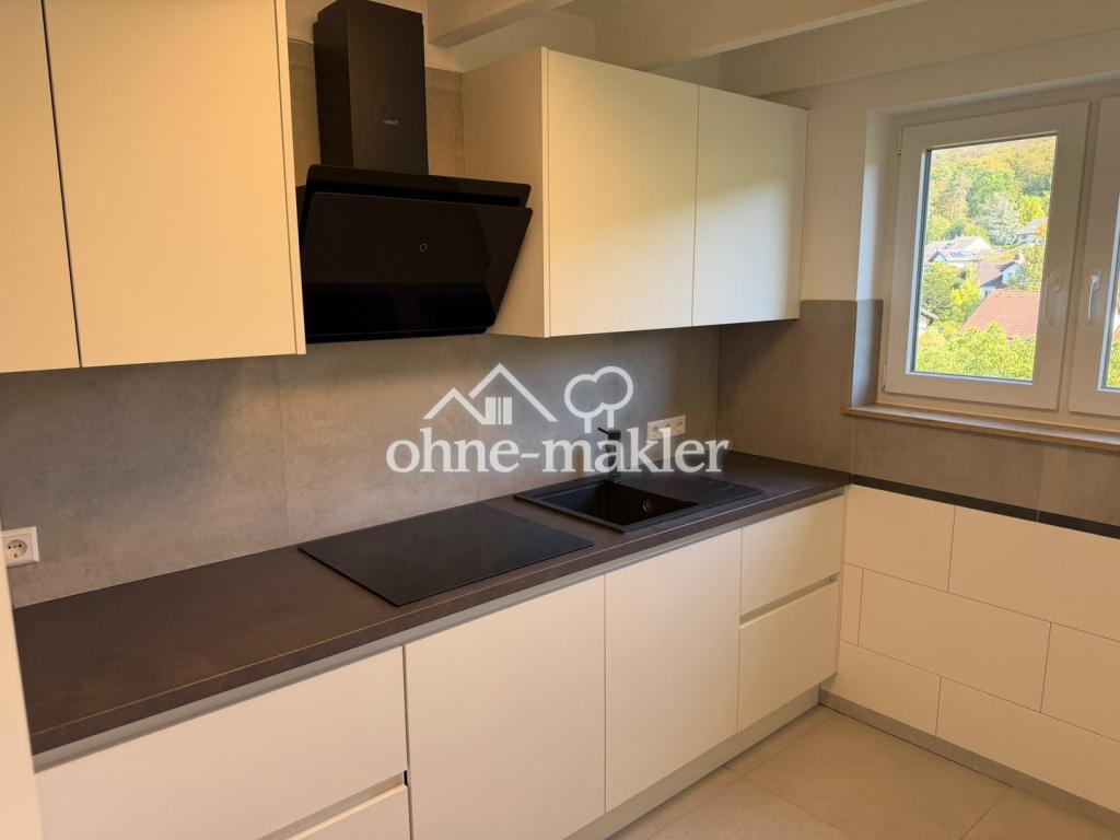 122-Hochwertig sanierte 5-Zimmer-Dachgeschosswohnung mit Sonnenbalkon und Traumfernblick - Photo 2
