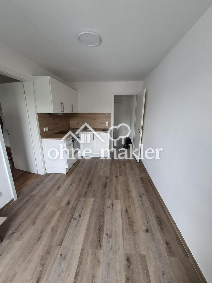 Hochwertig sanierte Altbau-Wohnung mit Einbauküche und Tageslichtbad - Photo 2