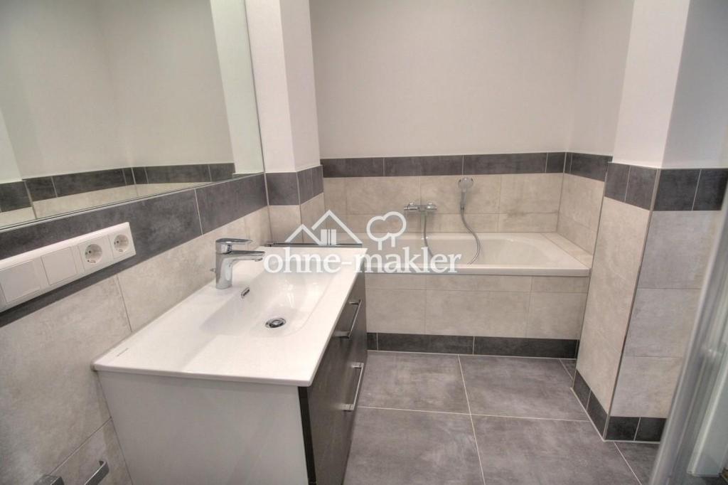 Neu sanierte 3-Zimmer-Wohnung mit Luxus-Einbauküche, Terrasse und Gartenabteil - Photo 5