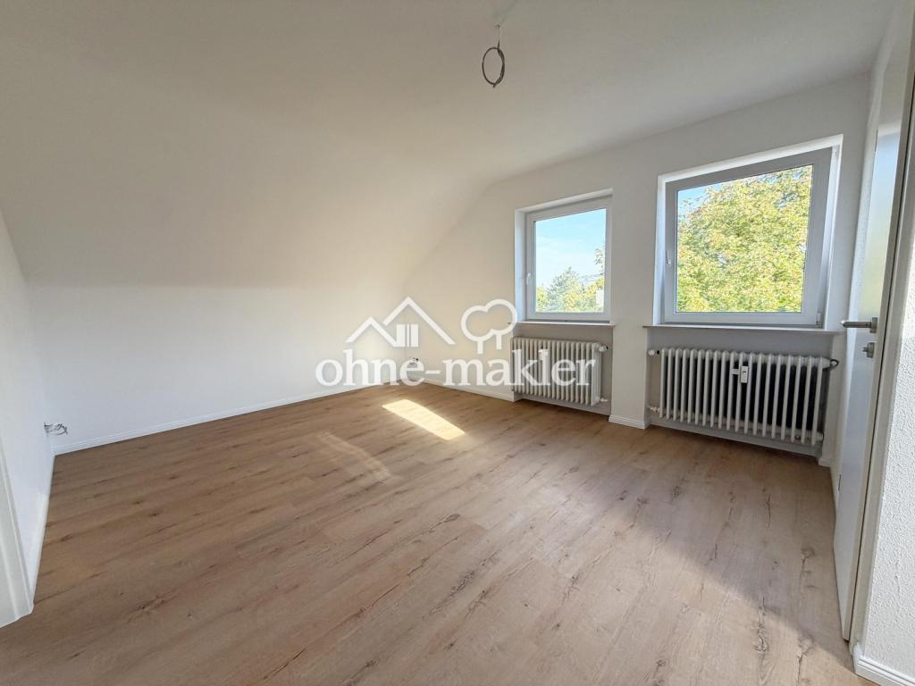 Kernsanierte 2-Zimmer-Dachgeschosswohnung mit Stellplatz in Oberstenfeld - Photo 1