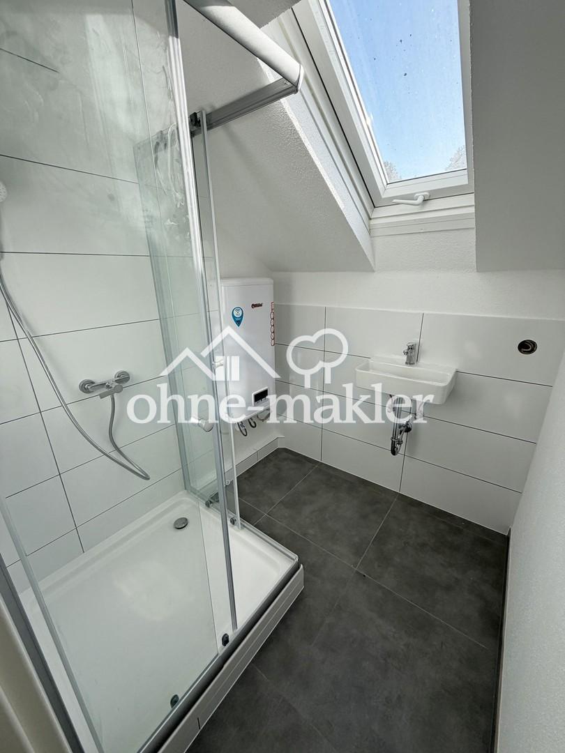 Kernsanierte 2-Zimmer-Dachgeschosswohnung mit Stellplatz in Oberstenfeld - Photo 4