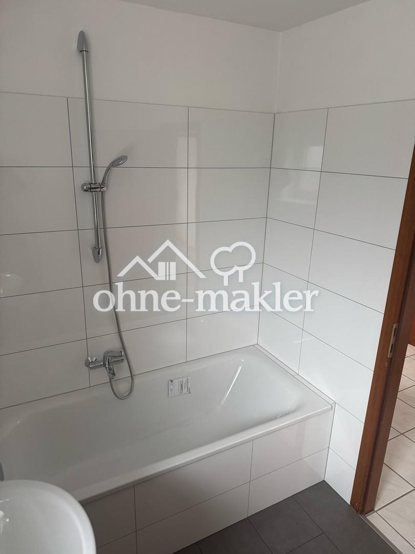 ***1.OG, Kernsaniertes Bad m. Fenster, Süd-Westbalkon m. viel Sonne, im Grünen gelegen*** - Photo 3