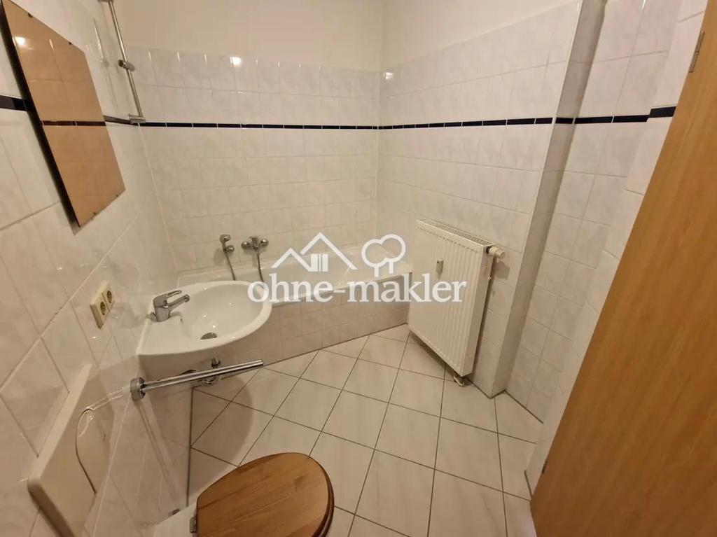 Helle 2-Zimmer Dachgeschosswohnung in Leipzig-Wiederitzsch - Foto 2