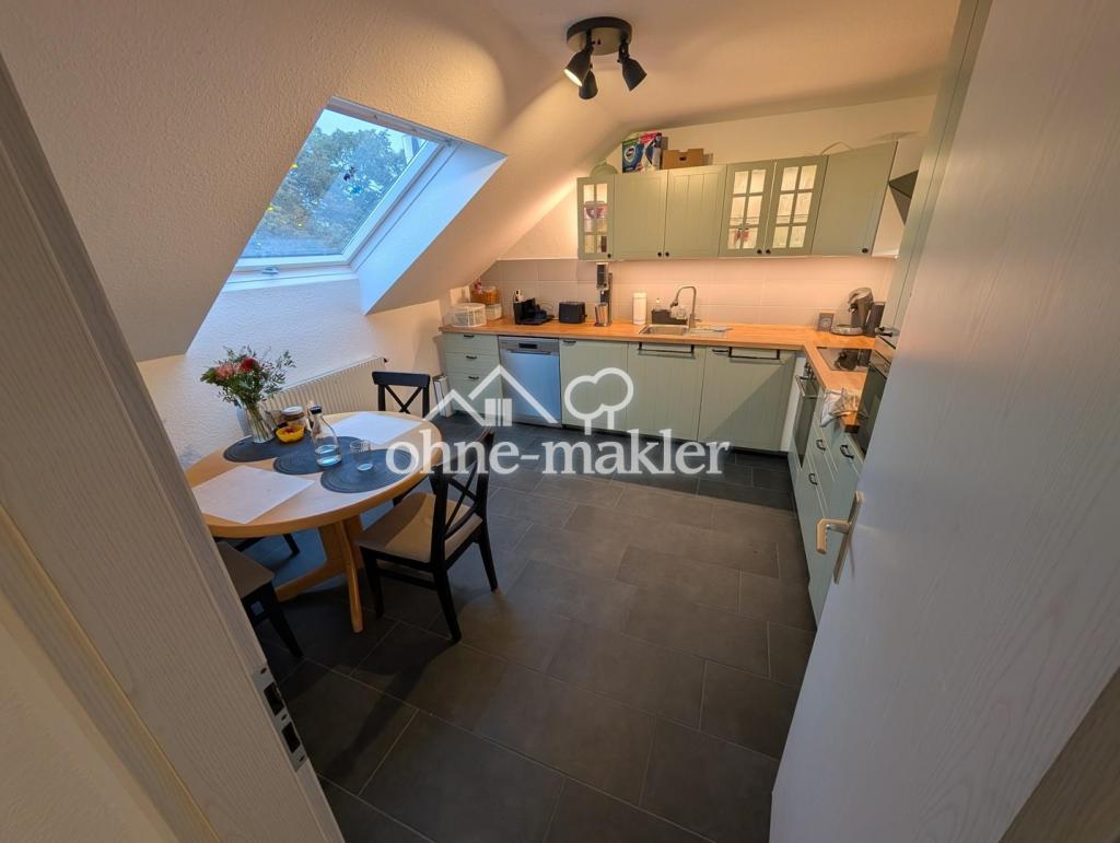 Helle 3-Zimmer-Dachgeschosswohnung mit Südwest-Terrasse, Einbauküche und Blick zur Boselspitze - Photo 2