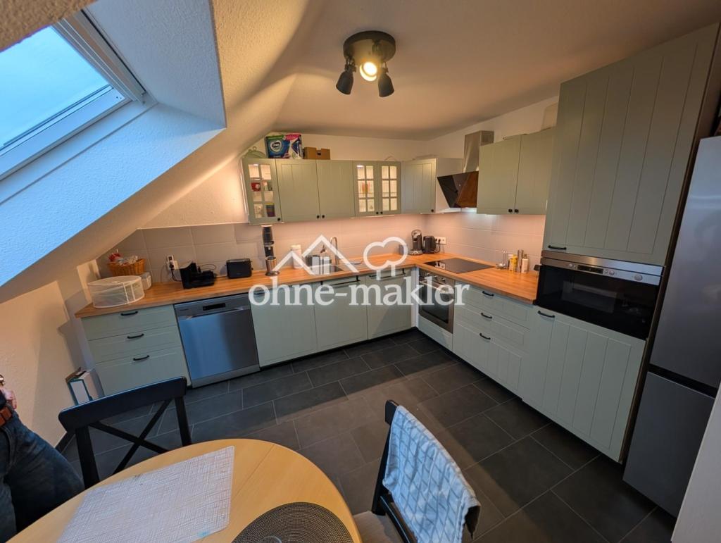 Helle 3-Zimmer-Dachgeschosswohnung mit Südwest-Terrasse, Einbauküche und Blick zur Boselspitze - Photo 3