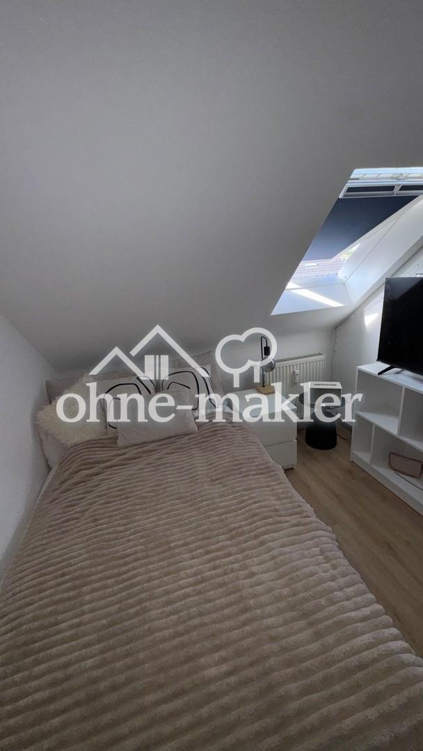 Helle, frisch sanierte 2 Zimmer-Dachgeschosswohnung in ruhiger Lage ideal für Single - Photo 2
