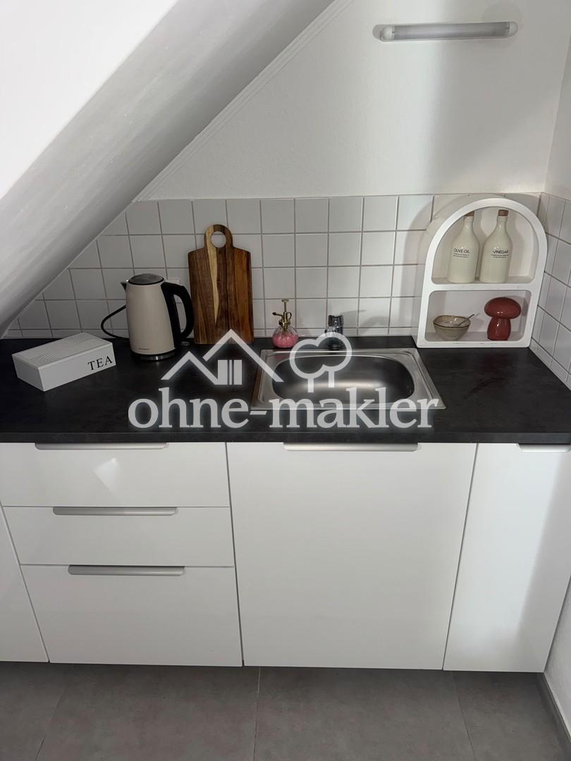 Helle, frisch sanierte 2 Zimmer-Dachgeschosswohnung in ruhiger Lage ideal für Single - Photo 3