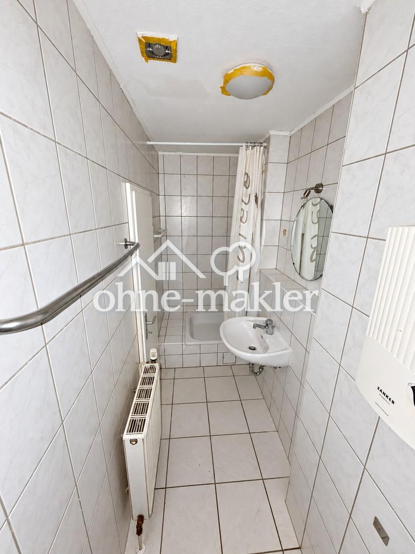 Frisch renoviert: 2 Zimmer auf 76 m² mit kleinem Garten/Hof in guter Lage in Krefeld - Photo 2