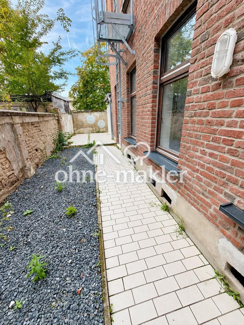 Frisch renoviert: 2 Zimmer auf 76 m² mit kleinem Garten/Hof in guter Lage in Krefeld - Photo 3