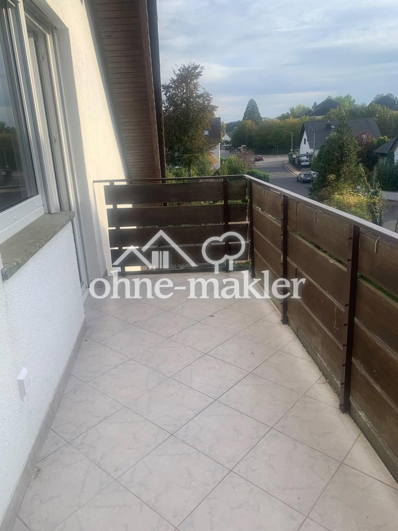 Frisch sanierte 4-Zimmer-Dachgeschosswohnung mit Balkon & neuer Einbauküche - Foto 3